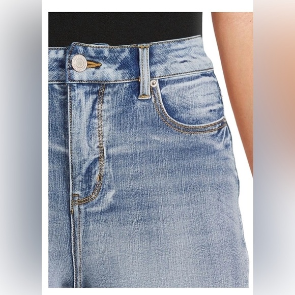 Time and Tru NWT Women’s Classic High Rise Skinny Jeans Light Wash New Size 2 - Picture 3 of 10